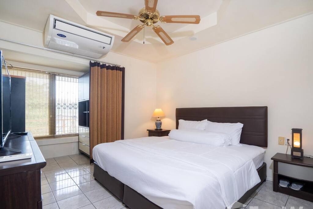 1 Bed Condo, No.1 Location, Next To Beach. * Patong