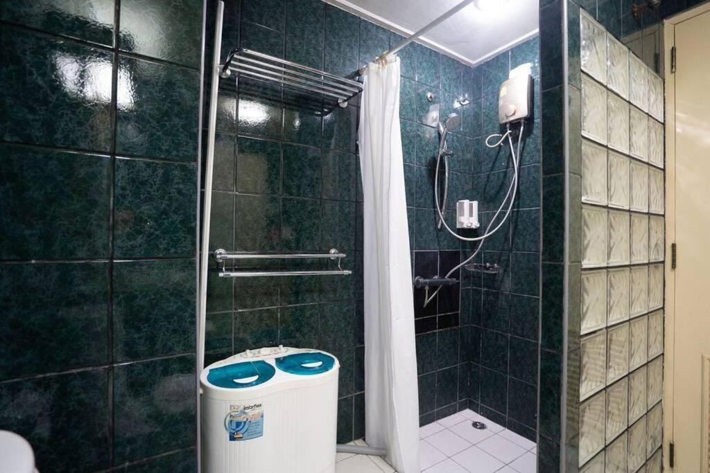 1 Bed Condo, No.1 Location, Next To Beach. Apartment *